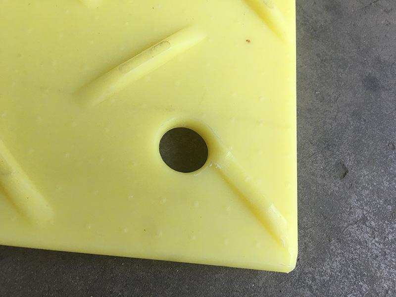 超高分(fen)子量聚乙烯綵色舖(pu)路防滑闆