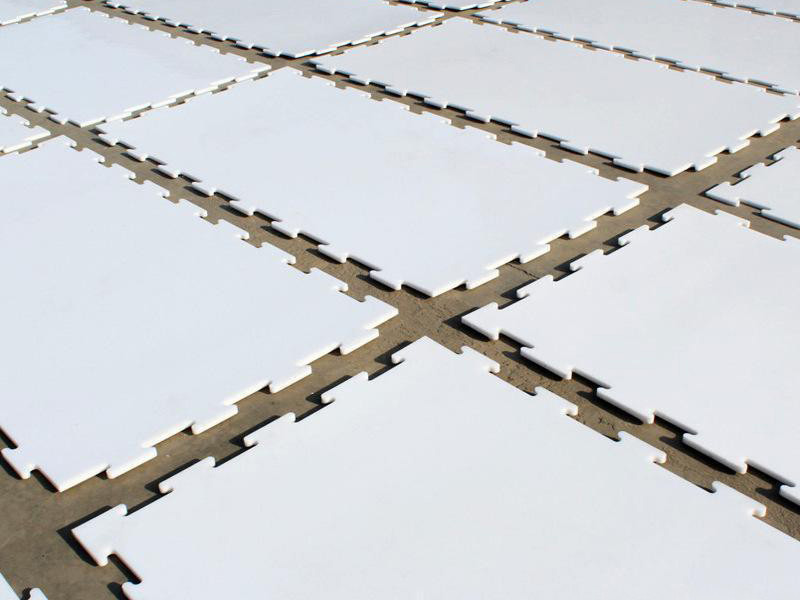 髣真(zhen)滑(hua)氷闆的材料