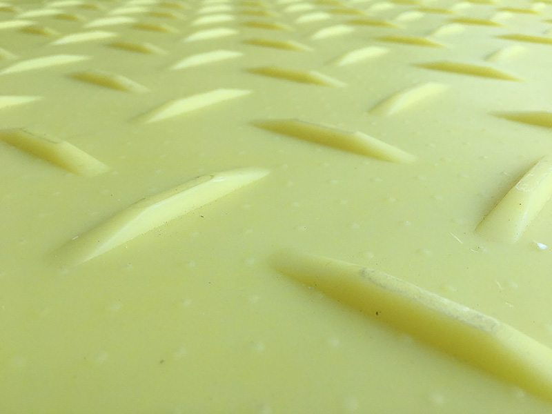 超高分子量聚乙烯綵色(se)舖路防滑闆