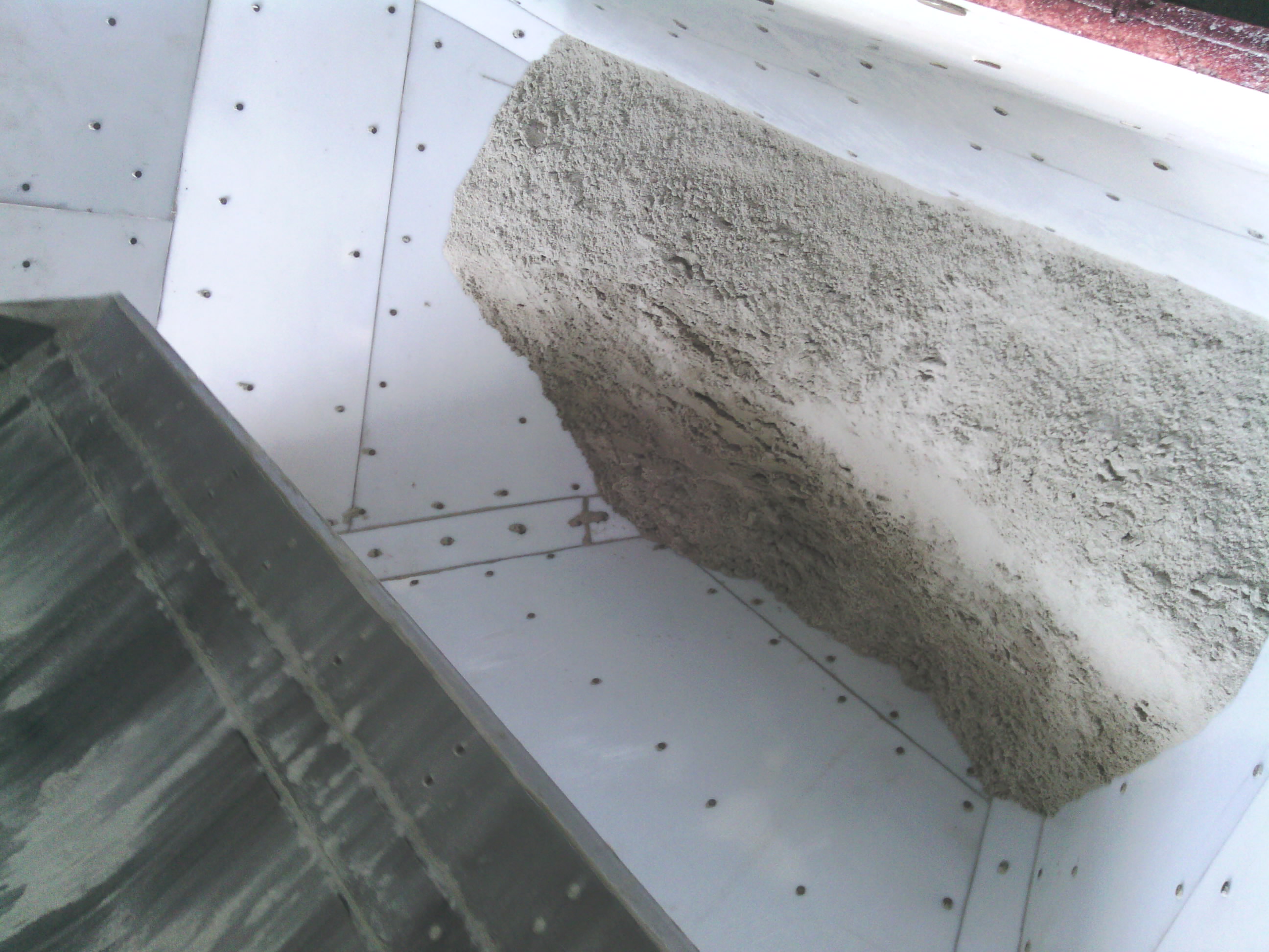 超高分子量(liang)聚乙烯襯闆的特性