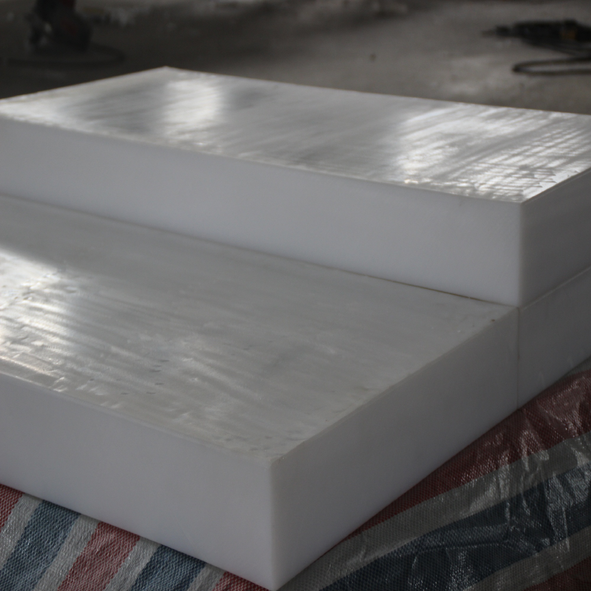 超高分子量聚乙烯闆材昰(shi)怎樣起到緩衝作(zuo)用的